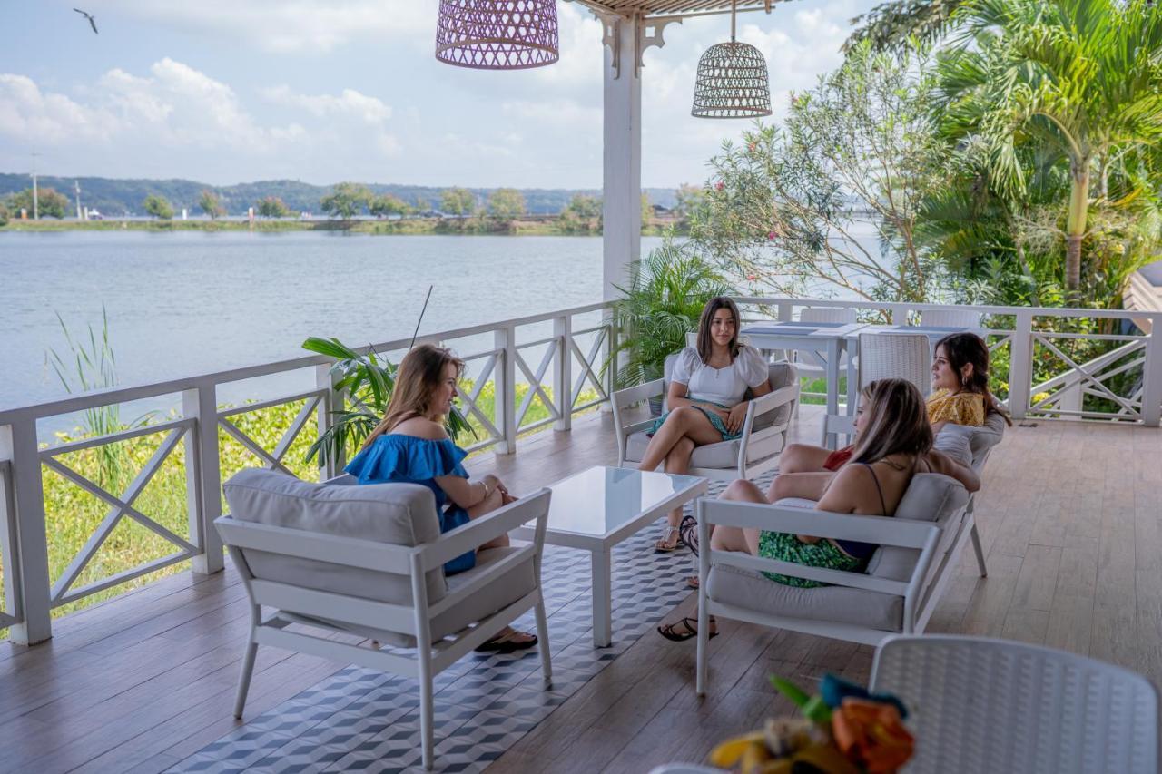 Hotel Casona Del Lago Flores Exterior photo