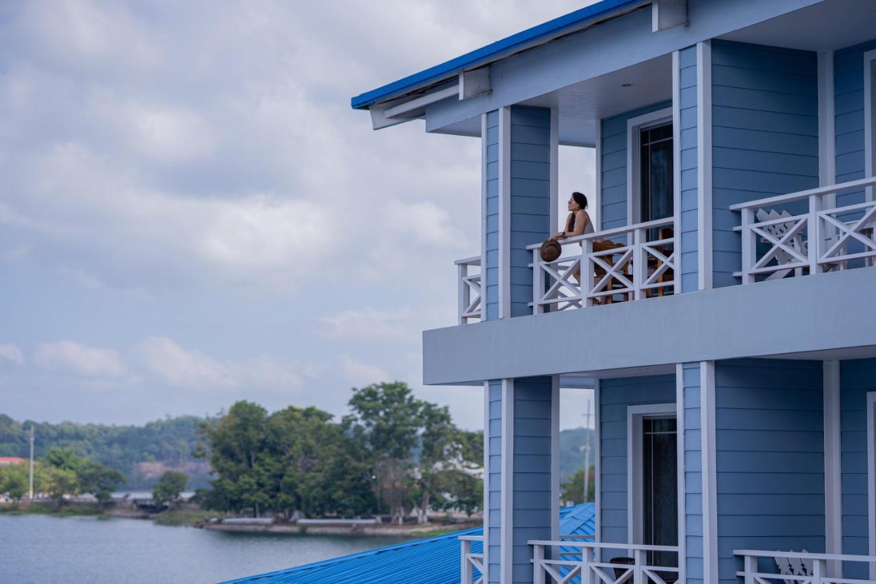 Hotel Casona Del Lago Flores Exterior photo