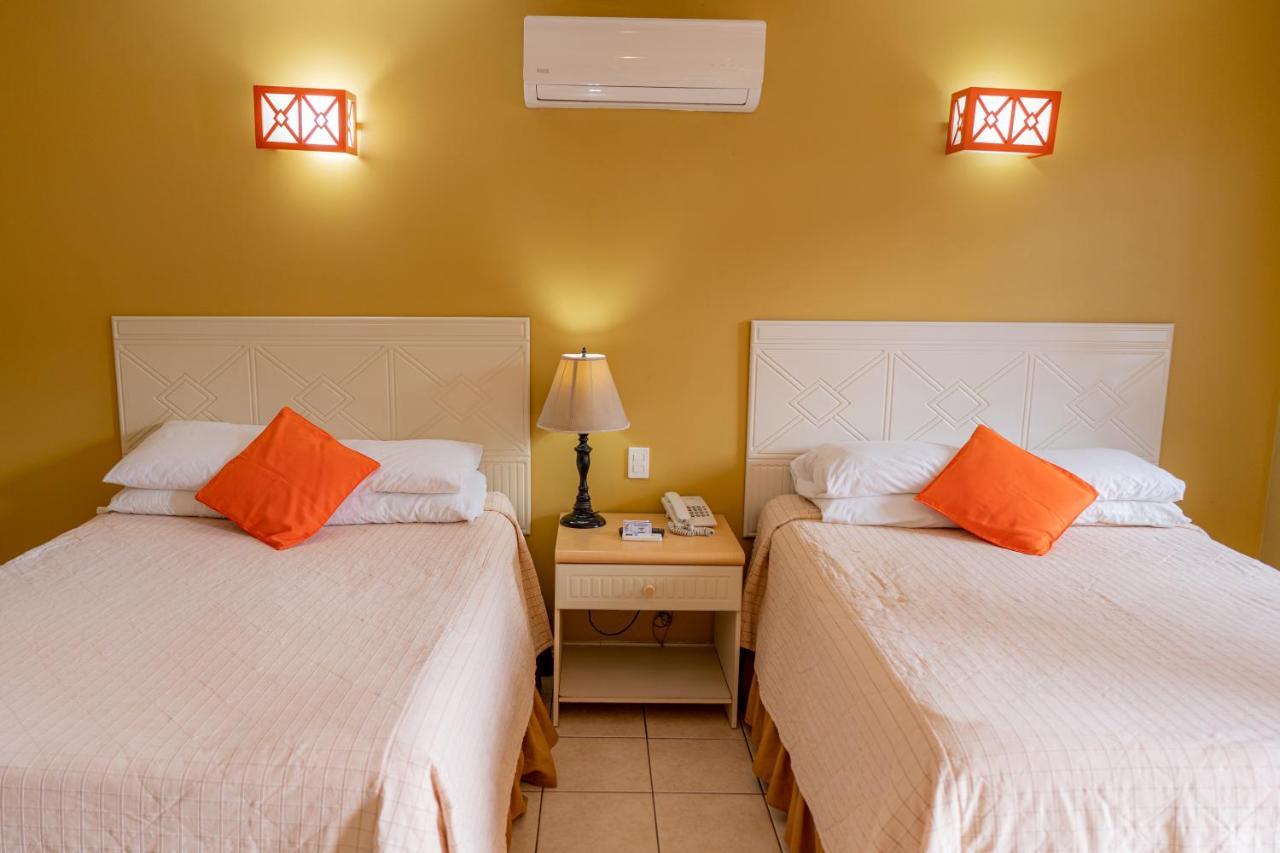 Hotel Casona Del Lago Flores Exterior photo