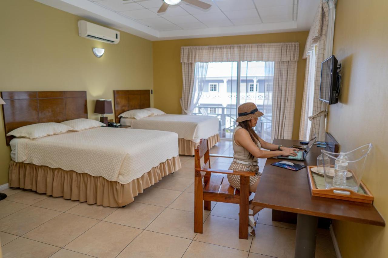 Hotel Casona Del Lago Flores Exterior photo