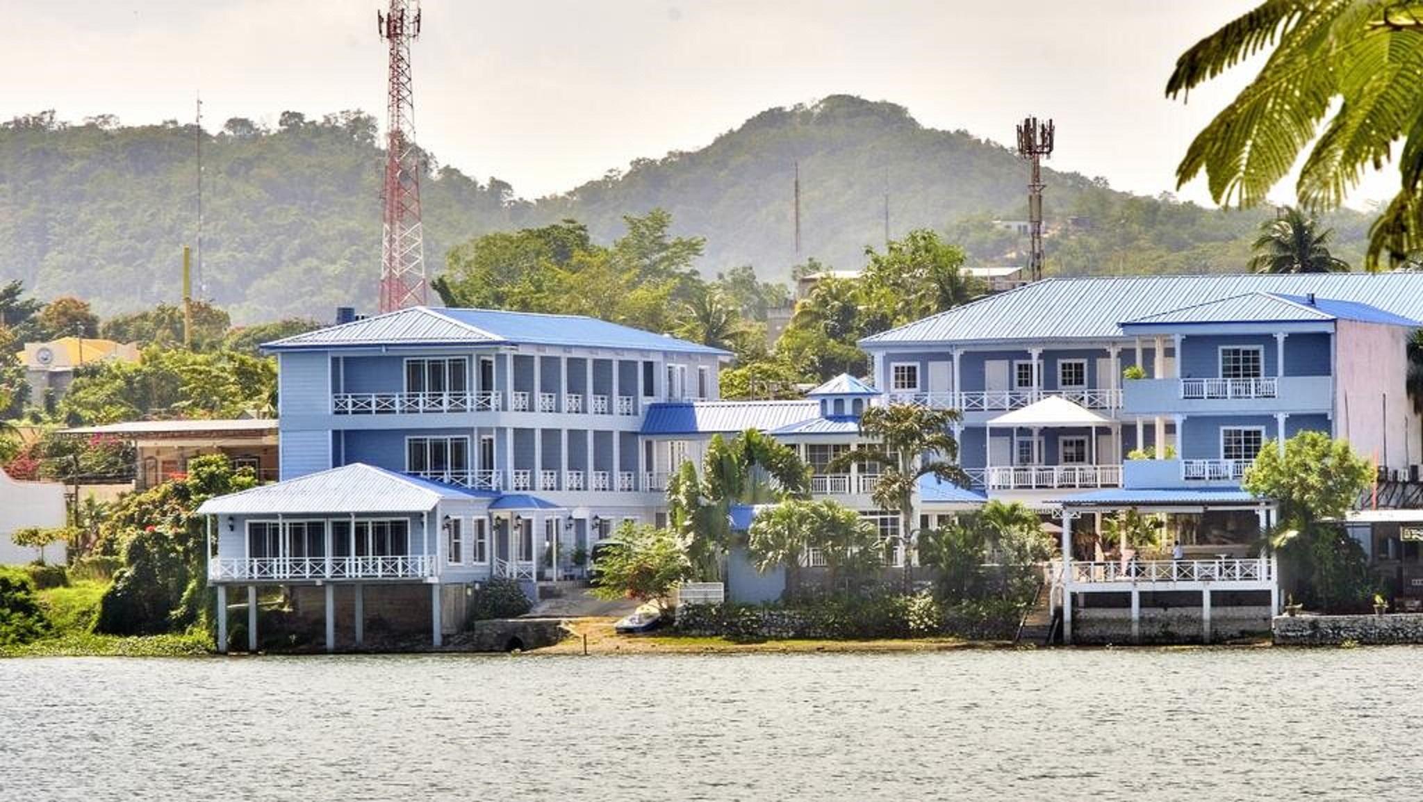Hotel Casona Del Lago Flores Exterior photo