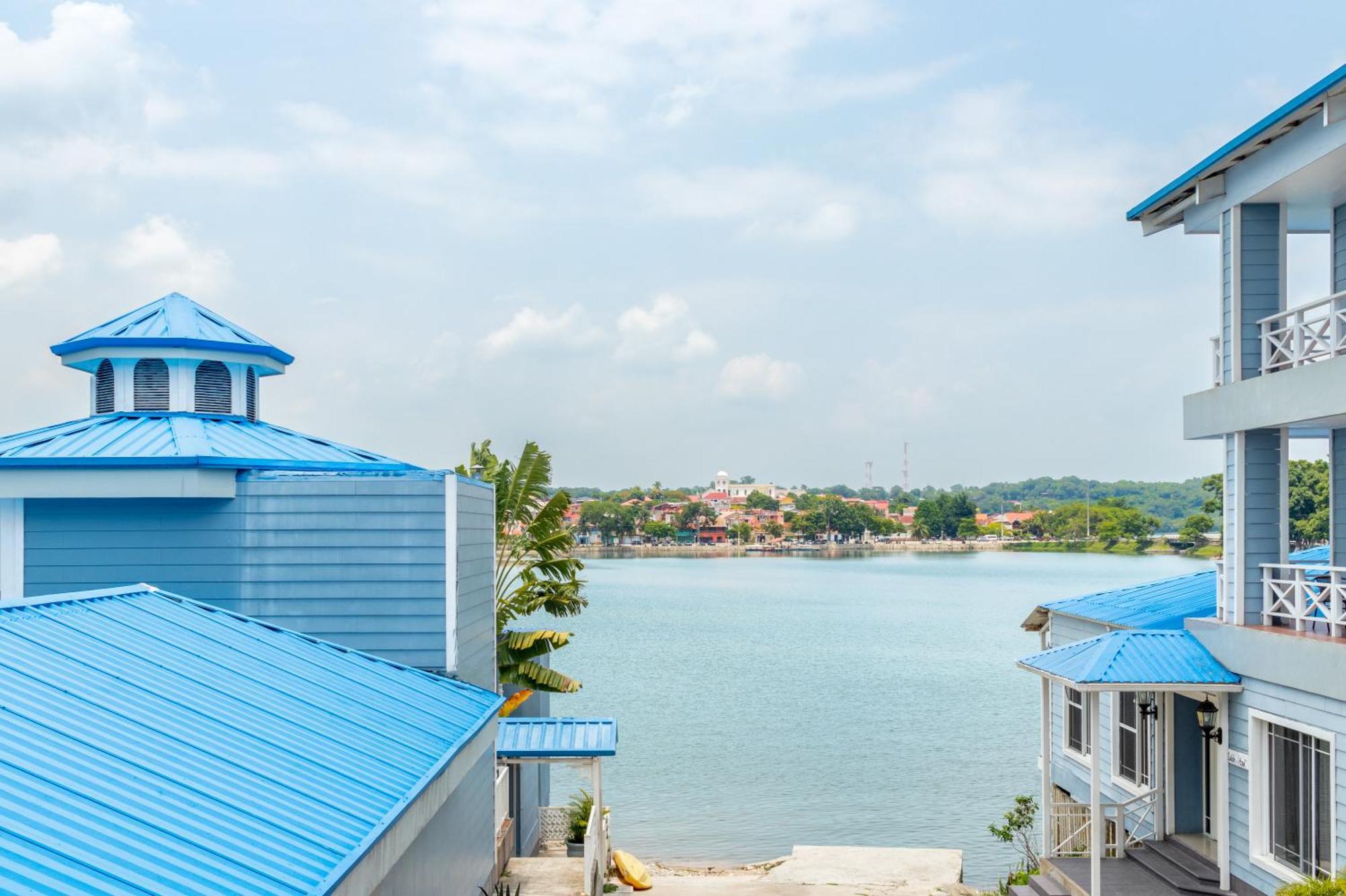 Hotel Casona Del Lago Flores Exterior photo