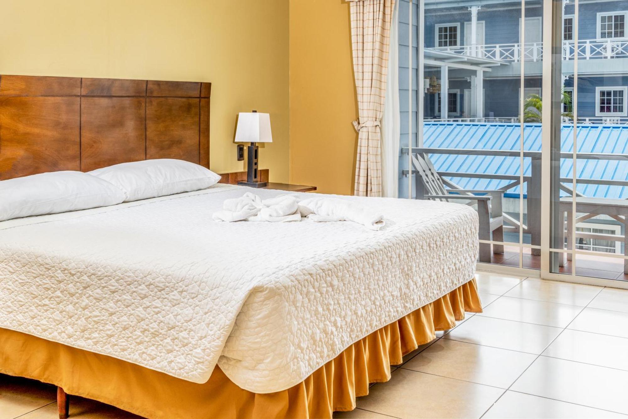 Hotel Casona Del Lago Flores Exterior photo