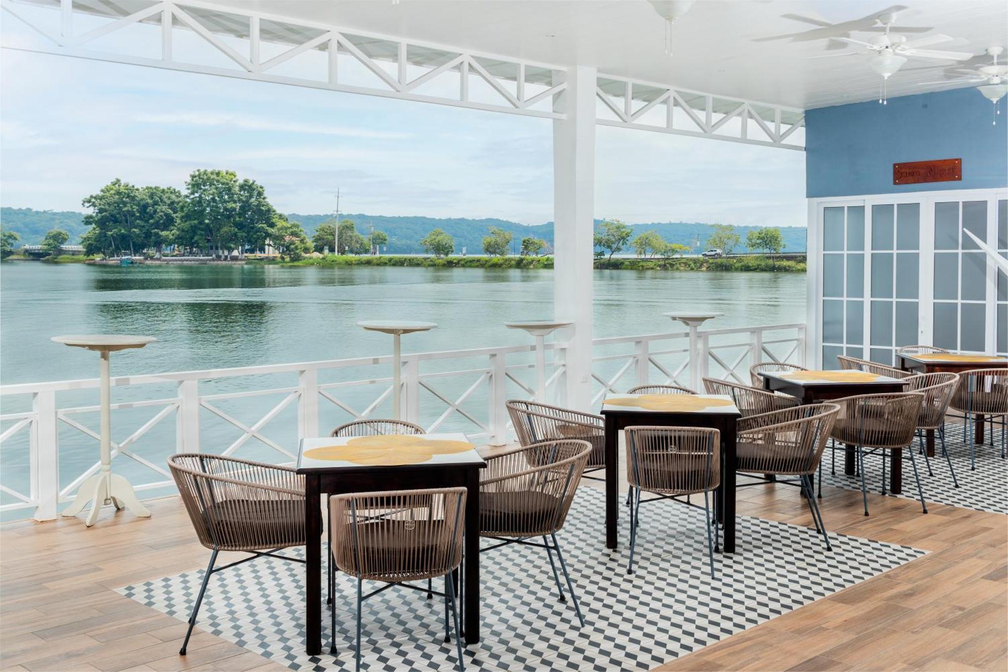 Hotel Casona Del Lago Flores Exterior photo