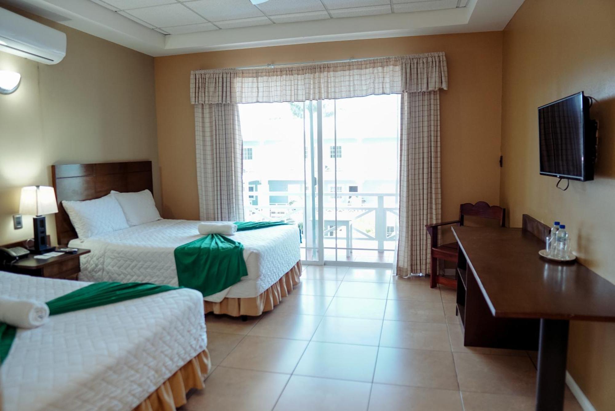 Hotel Casona Del Lago Flores Exterior photo